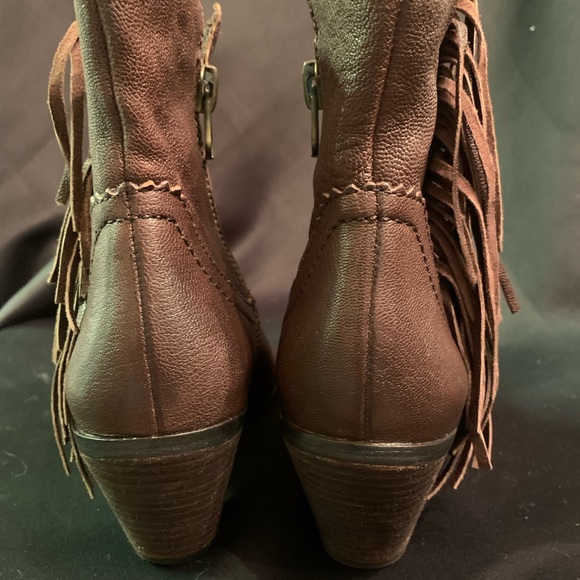 Sam Edelman fringe ankle boots. Tan size 7.5 - Picture 4 of 8